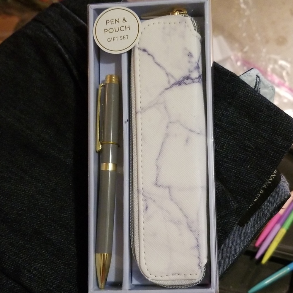 Pen and pouch set.